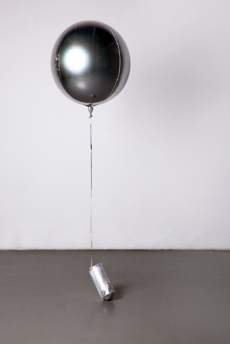 Yeonsu Lim, Wrapped Object #1 (spray and coins), 2023, (c) Foto: Yeonsu Lim