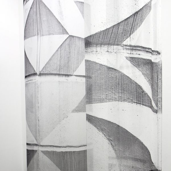 Nina Maria Küchler, Die fragilen Städte (Detail), 202122, Sublimationsdruck auf Chiffon, 300 x 150 cm